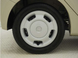 ◆純正ホイール装着車◆シンプルなデザインのホイールキャップ付きです。