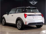 モデルが変わっても一目でMINIと分かるアイコンはそのままに、その時代に合わせた最新の技術、安全装備を搭載させております。