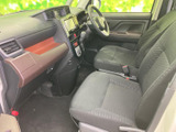 乗り降りがしやすい設計で、運転席へのアクセスもスムーズ。細部まで考えられた使い勝手の良さが魅力です。