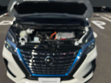 e-POWERはエンジンを発電専用にしてエンジンの作動時間を短縮。さらに、ごくわずかな減速でも回生エネルギーがとれるよう設定して、あらゆる走りのシーンで優れた燃費性能を発揮します。