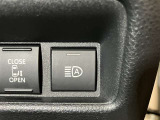 オートマチックハイビームとは、先行車や対向車のライトを認識し、ハイビームとロービームを自動で切り替える機能です。夜道の視界を確保します。詳細は販売店スタッフまでおたずねください。
