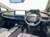 運転席まわりです。 各操作スイッチは使いやすい位置に配置されてます。