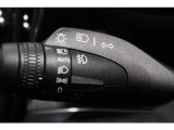 ヘッドライトスイッチは左側のウインカーレバーに装備されます。