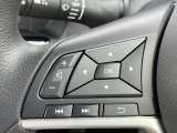 ステアリングスイッチで手を離さずにボリューム調整やオーディオ操作などが可能です。