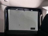 【後席ロールサンシェード】日差し対策だけでなく、夏場は車内の温度上昇もできるだけ防ぎ、エコ走行につながります。