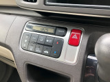 【オートエアコン】設定温度に合わせて自動で風量や風向きを調整し、車内を快適な温度に保ちます。