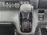 手に馴染むシフトノブで扱いやすく、快適な運転を支えます。
