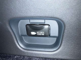 トランク内にAC100V/100Wのアクセサリーコンセントが付いています。