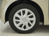 ◆純正ホイール装着車◆シンプルなデザインのホイールキャップ付きです。