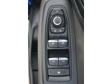 運転席側パワーウインドウは、オートアップ&ダウン機能付き。ワンタッチで自動開閉できます。開閉操作をロックする事も出来ます。