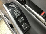 パワーウインド・電動格納付きドアミラースイッチは、ドアに集中☆