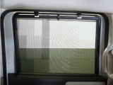 【ロールサンシェード】日差しを和らげ、プライバシー保護にも役立ちます。