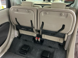 リアシート座面を持ち上げると、背の高い荷物を積むのに便利なトールモードに変身します!多彩なシートアレンジで使い勝手良好!