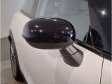 フロントタイヤより前の重量をなくし、車の運動性能を高めております。フロントタイヤから鼻先までが短いため、数値にてあらわれる「最小回転半径」より、小回りが利くことを実感いただけると思います。