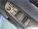 電動格納&ミラー角度調整機能付きです。
