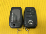 スマートキーはかばんやポケットに入れておけば、ドアのロックアンロックやエンジンの始動が出来ます!
