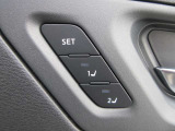運転席シートはメモリー機能が付いてシートポジションを2名迄記憶できる便利な機能です