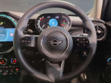 ミニ独特のゴーカートフィーリングと呼ばれる軽快なハンドリングはAT車、MT車のどちらでも楽しめます。