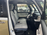 販売・買取・整備・保険・アフターケアまで、カーライフに必要なすべてをトータルサポート。車に関することを一括してお任せできるため、長く快適なカーライフをサポートさせていただきます。