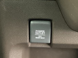 アクセサリーソケットを装備。車内アクセサリーの電源として便利です。
