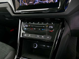 2ゾーンフルオートエアコン。運転席/助手席独立調整可能
