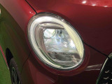 対象物が見やすく白く明るい光で夜間走行をサポートするBi-Angle LEDヘッドランプ(マニュアルレベリング機能・LEDクリアランスランプ付き)を搭載