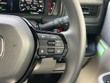 スイッチ操作で一定速度に走行を制御。加速、減速の少ない高速道路などでの運転をより快適にするクルーズコントロールを装備。