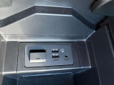 USB、AUX差込口はこちらに☆