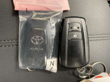 ドアの開閉時、両手が荷物で塞がっている時はキーレスでのカギの解除が大変ですよね。スマートキーはポケットやバッグに入れておけば、ノブに触れただけでロックの解除が可能です。とても便利な機能です。