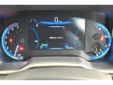 先進的なディスプレイ表示のスピードメーター。