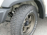 タイヤは大人気のTOYO オープンカントリーR/T!オフロードでのトラクション性能と、オンロードでの耐摩耗性能や走行安定性を両立した&ldquo;遊び心&rdquo;ある新カテゴリータイヤです!