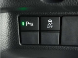 ◆VSA◆横滑り防止装置が装備されています。コーナーリング時の横すべりを抑える機能と、車両の急激な挙動変化を抑える機能で、安定した走行を実現しています。運転に安心とゆとりが出来ます。