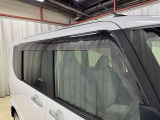 【サイドバイザー】悪天候時も換気ができるように☆車内に新鮮な空気を取り込めます!