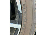タイヤのサイズは195/50R19です。
