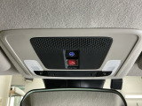 【SOSボタン】体調が悪くなったときや、事故に遭遇したとき、あおり運転にあっている時など、緊急時にボタンを押すと緊急サポートセンターにつながり、オペレーターが警察・救急への取次ぎを行います。