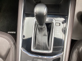 アクセルペダルを踏み込む量や速さに応じて変速パターンを制御し、人馬一体の運転感覚を発揮してくれる6速オートマ!