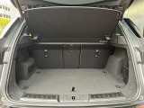 ラゲッジスペースもご覧の容量です。セカンドシートを倒せばフラットになり、更に大きい荷物を収容できます。アウトドアにも活躍する1台です。