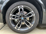 BMW純正アルミホイールです。納車時にはアルミホイールコーティングも承っております!是非ご検討下さいませ。