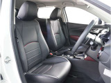 【清潔感のある運転席&助手席】隅々までクリーニングの行き届いた運転席&助手席。目立ったシミや汚れ等もございません。快適なドライブをどうぞ。
