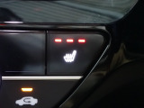 運転席と助手席には、【シートヒーター】が装備されています。温度調整も切り替えができお好みの設定で快適なドライブを楽しめます。腰から下が暖まると、暖房よりも体があったまりますよ。