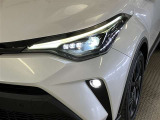 LEDヘッドライトです。デザイン性がよくとても明るいので、夜間の走行や悪天候でも安心です。しかも長寿命!