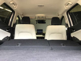 後部のシートを倒すとこんなに広々空間が!大きなお荷物を乗せる時でも心配ありません!
