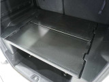 ◆荷室用ユーティリティボード◆荷室を分割して有効活用でき反転させれば濡れたアイテムを載せれます。