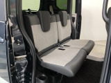 車いすが乗車していない時は、通常の後席シートとして使用できます♪