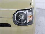 【LEDヘッドライト】白く照らされるのが特徴です。明るいだけでなく、周囲からの認知されやすく歩行者や死角にいる方へアピール効果、安全性が飛躍的に向上します!