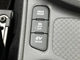 直感的な操作で、スムーズな車線変更をサポートします。シンプルで使いやすいデザインで、安全運転を心がけましょう。確かな操作感で、安心してドライビングを楽しめます。