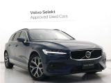 Volvo Cars appで車にリモートアクセスして、空調機能の操作や車の施錠・開錠、ソフトウェア更新などが可能です。エアコンやシートヒーターを操作して、出発前に車内を快適な温度に整えられます。