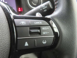 Hondaセンシングの機能のひとつ、アダプティブクルーズコントロール付!アクセルから足を離しても設定したスピードと前車との車間を保ち走行してくれます!車線維持もアシスト☆高速道路で疲労軽減ですね☆