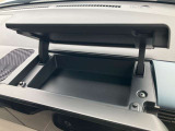 運転席前の小物入れです!