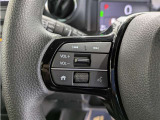 ステアリングスイッチ付き。前方から目を離すことなく操作することが可能です。